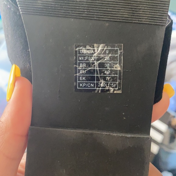 Forever21 size 9 sandals - Picture 4 of 6